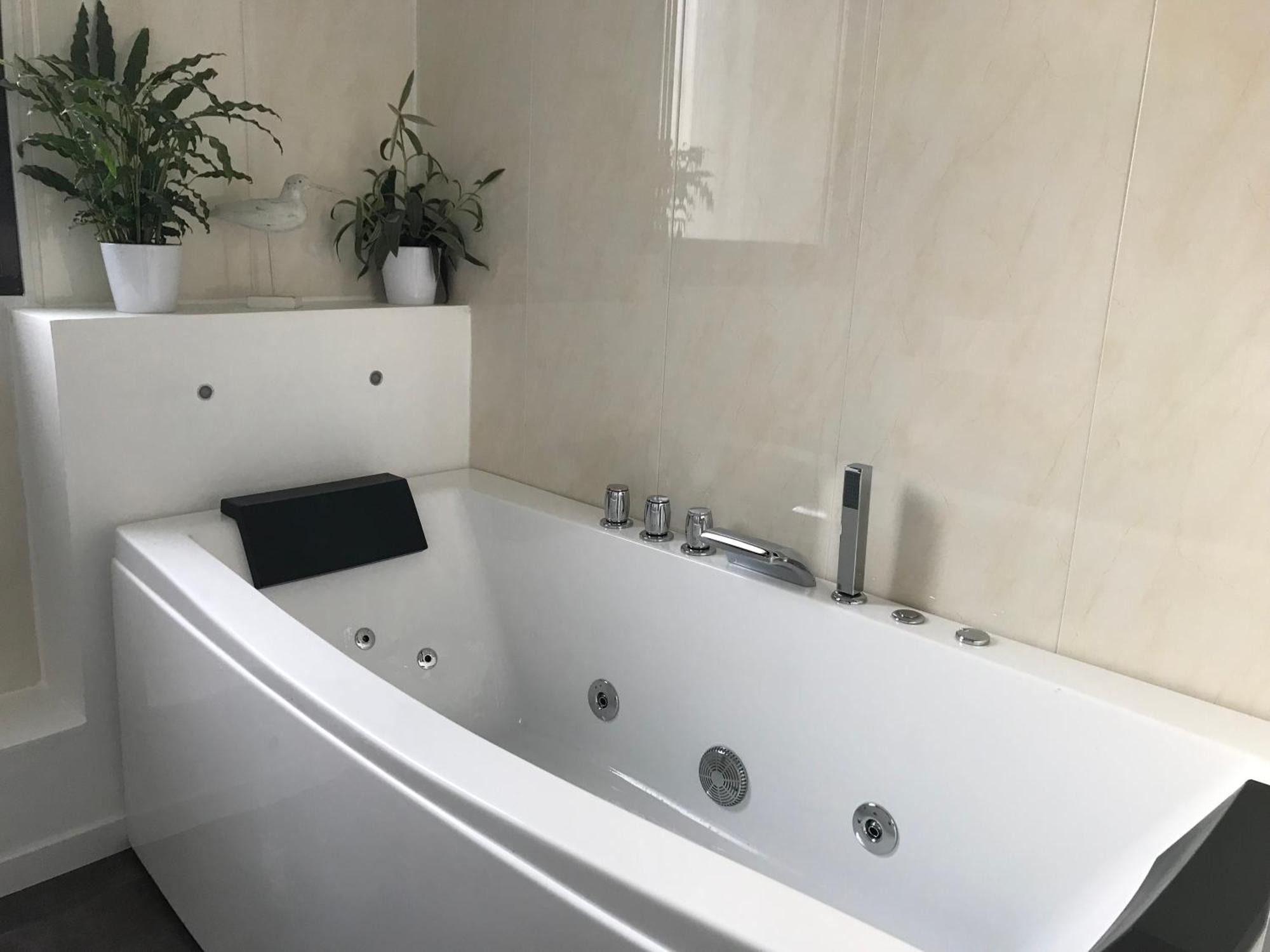 Maison D'Hotes Coeur D'Herault - Gite Et Chambres D'Hotes - Spa & Massages Peret Room photo